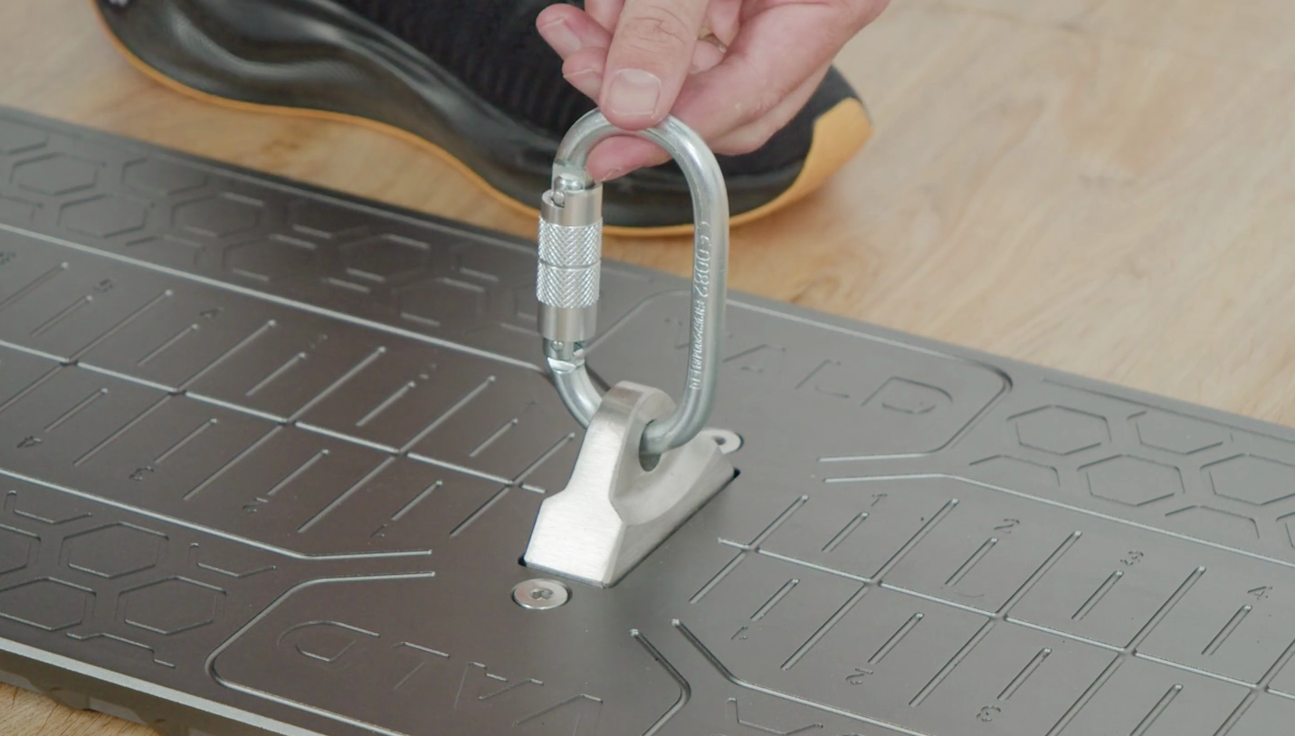 Lifting base plate and carabiner.png